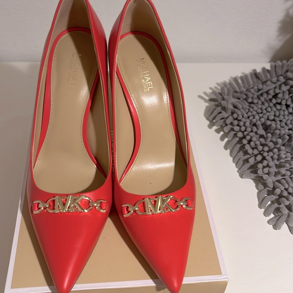 Size 7✨Michael Kors✨Spiced Coral✨Tiffanie Pump✨ Style #: 40S4TFHP1L